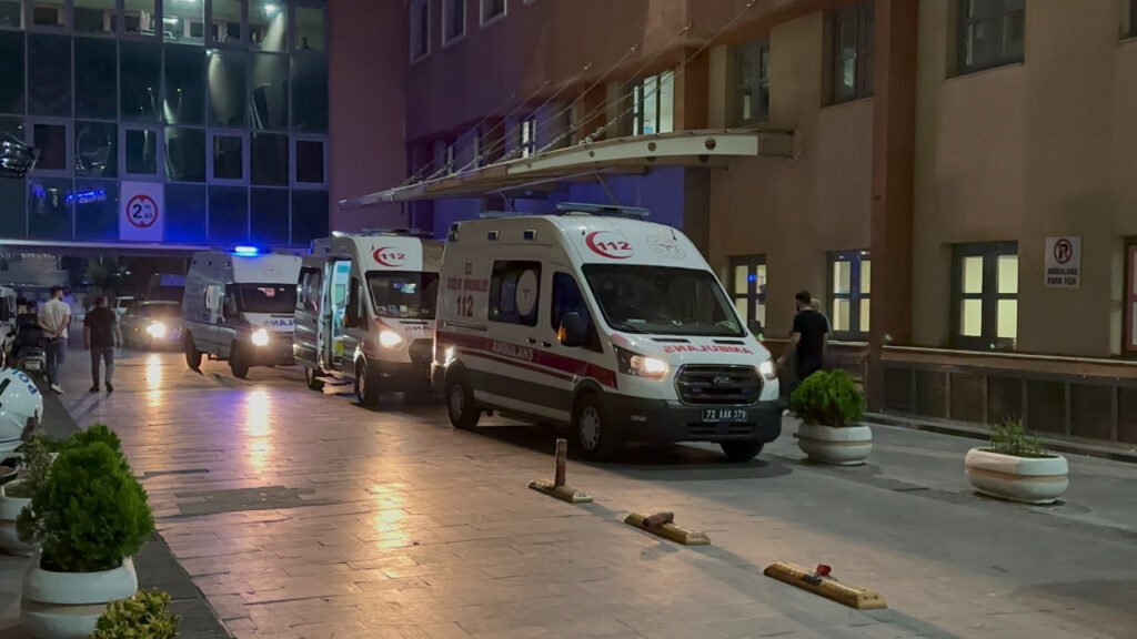 Balkonda halı çırparken 8. kattan düştü: 30 yaşındaki kadın hayatını kaybetti