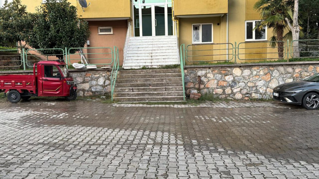 Son eşyalarını almak için eski evine gitti: Husumetli komşusu tarafından öldürüldü